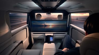 Lexus LM - TV